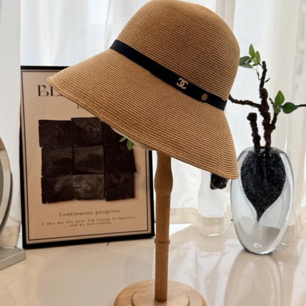repliche,replica,perfette,siti di,affidabili,migliori siti,dove comprare,1:1,scarpe da ginnastica Cappello da pescatore in paglia Chanel, realizzato in rafia (ABM6M4).