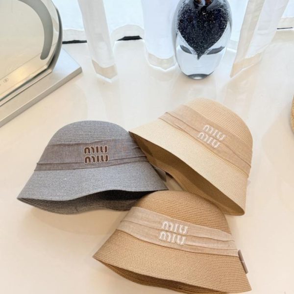repliche,replica,perfette,siti di,affidabili,migliori siti,dove comprare,1:1,scarpe da ginnastica Cappello da pescatore intrecciato Miu Miu (8K8BEV)