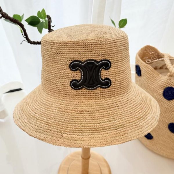 repliche,replica,perfette,siti di,affidabili,migliori siti,dove comprare,1:1,scarpe da ginnastica Il nuovissimo cappello a secchiello piatto di Celine con tesa a balze, realizzato al 100% in rafia e lavorato a mano all’uncinetto (J7JH5A).