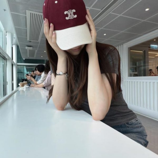repliche,replica,perfette,siti di,affidabili,migliori siti,dove comprare,1:1,scarpe da ginnastica CELIN · Celine SS Nuovo cappellino da baseball ricamato con arco di trionfo (JYJ1LE)