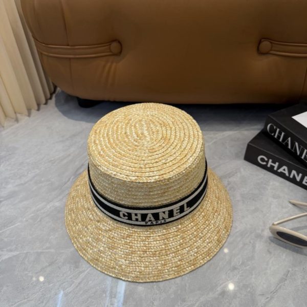 repliche,replica,perfette,siti di,affidabili,migliori siti,dove comprare,1:1,scarpe da ginnastica Cappello da sole francese da donna in rafia, nuovo modello estivo (XE06WT) di CHANEL
