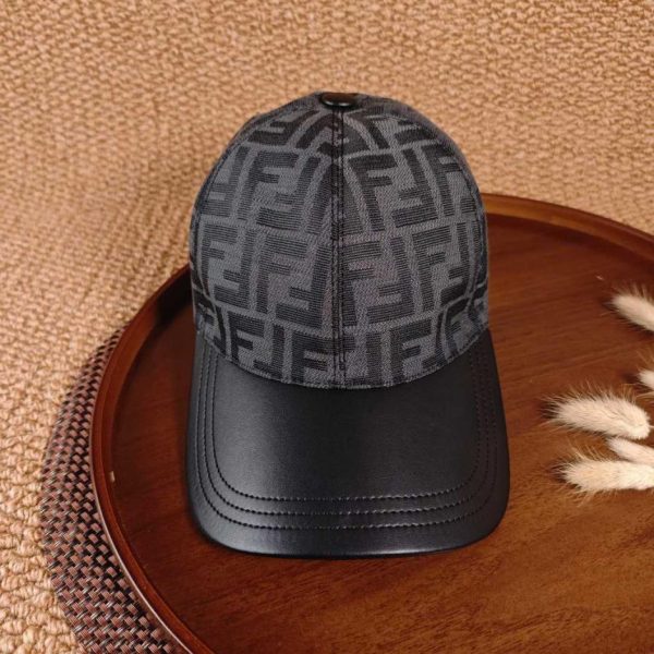 repliche,replica,perfette,siti di,affidabili,migliori siti,dove comprare,1:1,scarpe da ginnastica Fendi – Cappellino da baseball in pelle patchwork (KTZK4H)