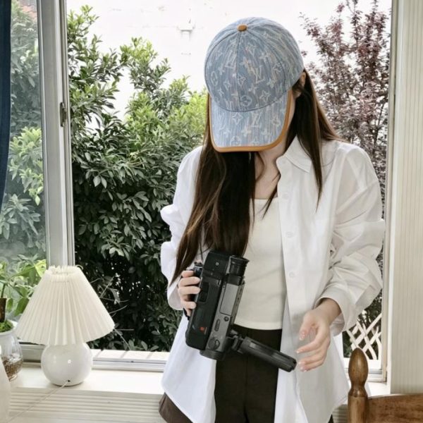repliche,replica,perfette,siti di,affidabili,migliori siti,dove comprare,1:1,scarpe da ginnastica Sito ufficiale Louis Vuitton, versione sincronizzata di alta qualità, nuovo cappellino da baseball in denim con monogramma (1KQTGK)