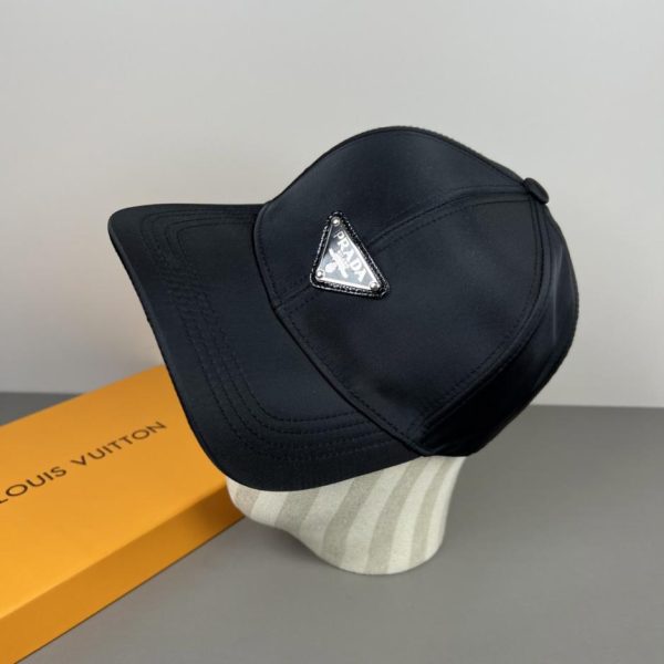 repliche,replica,perfette,siti di,affidabili,migliori siti,dove comprare,1:1,scarpe da ginnastica Cappellino da baseball Prada con logo triangolare classico (IEHZJ3)
