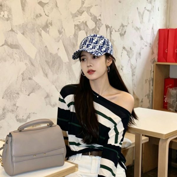 repliche,replica,perfette,siti di,affidabili,migliori siti,dove comprare,1:1,scarpe da ginnastica Il nuovo cappellino da baseball di Fendi (N5UGKA)