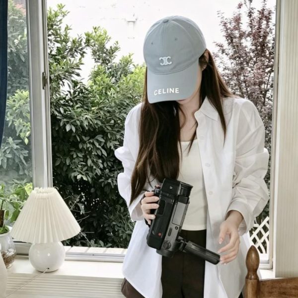 repliche,replica,perfette,siti di,affidabili,migliori siti,dove comprare,1:1,scarpe da ginnastica Il nuovo cappellino da baseball minimalista di CELINE (W3AKUE)