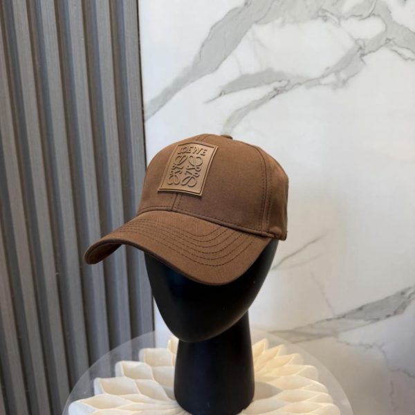 repliche,replica,perfette,siti di,affidabili,migliori siti,dove comprare,1:1,scarpe da ginnastica Nuovo cappellino da baseball dal design originale di Loewe (NT46H3)