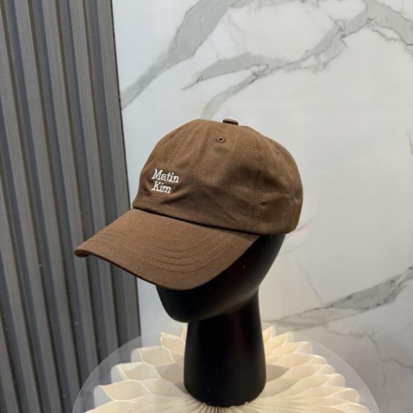 repliche,replica,perfette,siti di,affidabili,migliori siti,dove comprare,1:1,scarpe da ginnastica Il berretto da baseball ricamato Matin Kim (525RL0) sta riscuotendo un enorme successo in Corea del Sud.