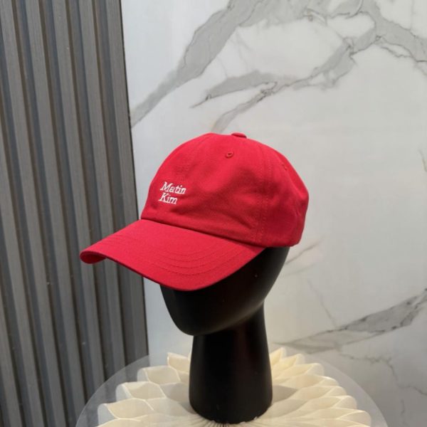 repliche,replica,perfette,siti di,affidabili,migliori siti,dove comprare,1:1,scarpe da ginnastica Il cappellino da baseball ricamato con il logo di Matin Kim (EGT4KD) sta riscuotendo un enorme successo in Corea del Sud.
