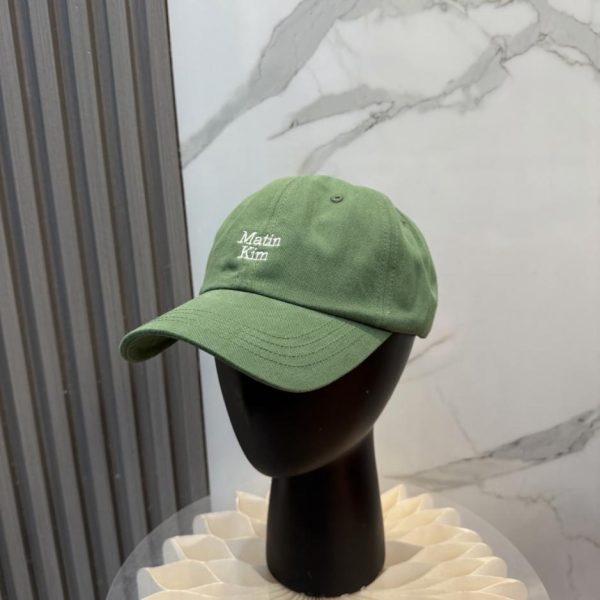 repliche,replica,perfette,siti di,affidabili,migliori siti,dove comprare,1:1,scarpe da ginnastica Il cappellino da baseball ricamato Matin Kim (OOTLT6) sta riscuotendo un enorme successo in Corea del Sud.