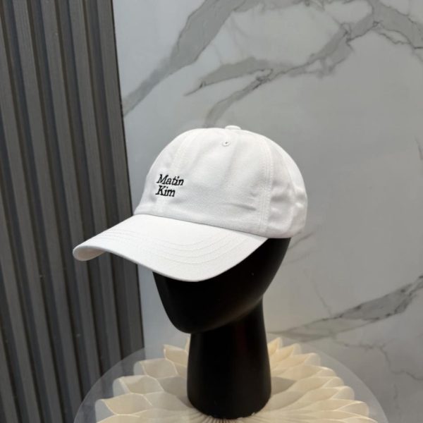 repliche,replica,perfette,siti di,affidabili,migliori siti,dove comprare,1:1,scarpe da ginnastica Il popolarissimo cappellino da baseball ricamato Matin Kim (R43BKD) proveniente dalla Corea del Sud