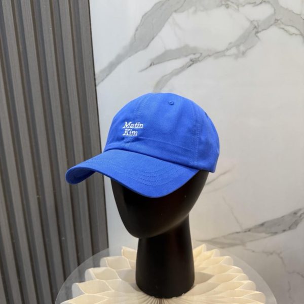 repliche,replica,perfette,siti di,affidabili,migliori siti,dove comprare,1:1,scarpe da ginnastica Il berretto da baseball ricamato di Matin Kim (YXQB1M) sta riscuotendo un enorme successo in Corea del Sud.