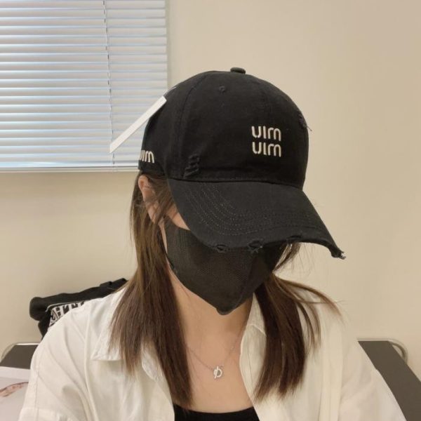 repliche,replica,perfette,siti di,affidabili,migliori siti,dove comprare,1:1,scarpe da ginnastica MIUMIU Nuovo cappellino da baseball a tinta unita ricamato (8HW5VI)