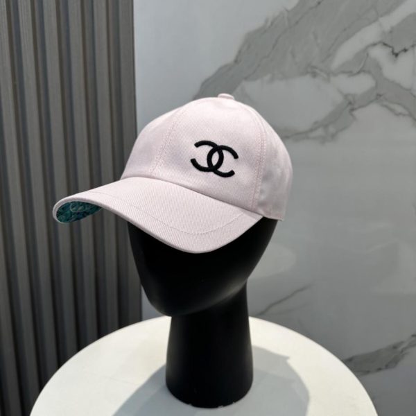 repliche,replica,perfette,siti di,affidabili,migliori siti,dove comprare,1:1,scarpe da ginnastica Il nuovo cappellino da baseball ricamato su entrambi i lati di Chanel (55J1MR) è ora disponibile nelle boutique.