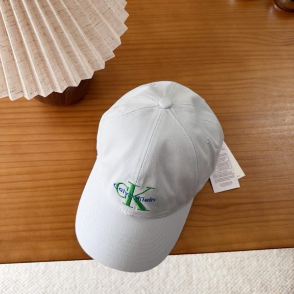 repliche,replica,perfette,siti di,affidabili,migliori siti,dove comprare,1:1,scarpe da ginnastica Il nuovo berretto da baseball in tessuto di CK è un accessorio casual e versatile, indispensabile per il guardaroba (LCIQXM)