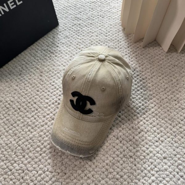 repliche,replica,perfette,siti di,affidabili,migliori siti,dove comprare,1:1,scarpe da ginnastica La nuova collezione Autunno/Inverno di Chanel presenta cappellini da baseball classici, casual e di tendenza (V4TLOO).