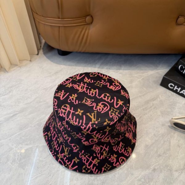 repliche,replica,perfette,siti di,affidabili,migliori siti,dove comprare,1:1,scarpe da ginnastica Cappello a secchiello reversibile Louis Vuitton con stampa graffiti (F6ERX3)