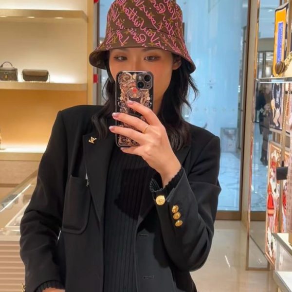 repliche,replica,perfette,siti di,affidabili,migliori siti,dove comprare,1:1,scarpe da ginnastica Cappello a secchiello reversibile Louis Vuitton con graffiti (I9AYUN)