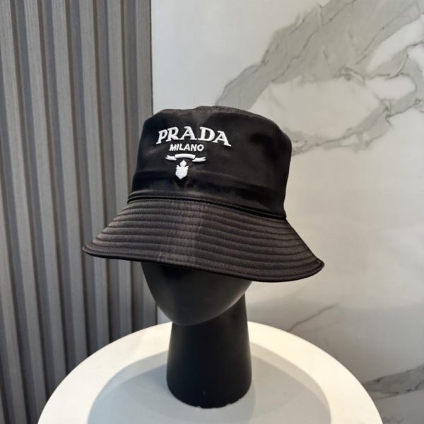 repliche,replica,perfette,siti di,affidabili,migliori siti,dove comprare,1:1,scarpe da ginnastica Nuovo cappello a secchiello firmato Prada con logo 3D ricamato (JXU42Y)