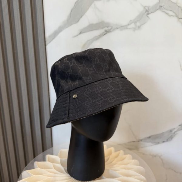repliche,replica,perfette,siti di,affidabili,migliori siti,dove comprare,1:1,scarpe da ginnastica Il nuovo cappello a secchiello reversibile di Gucci (VM6ZN7) è disponibile nei negozi.