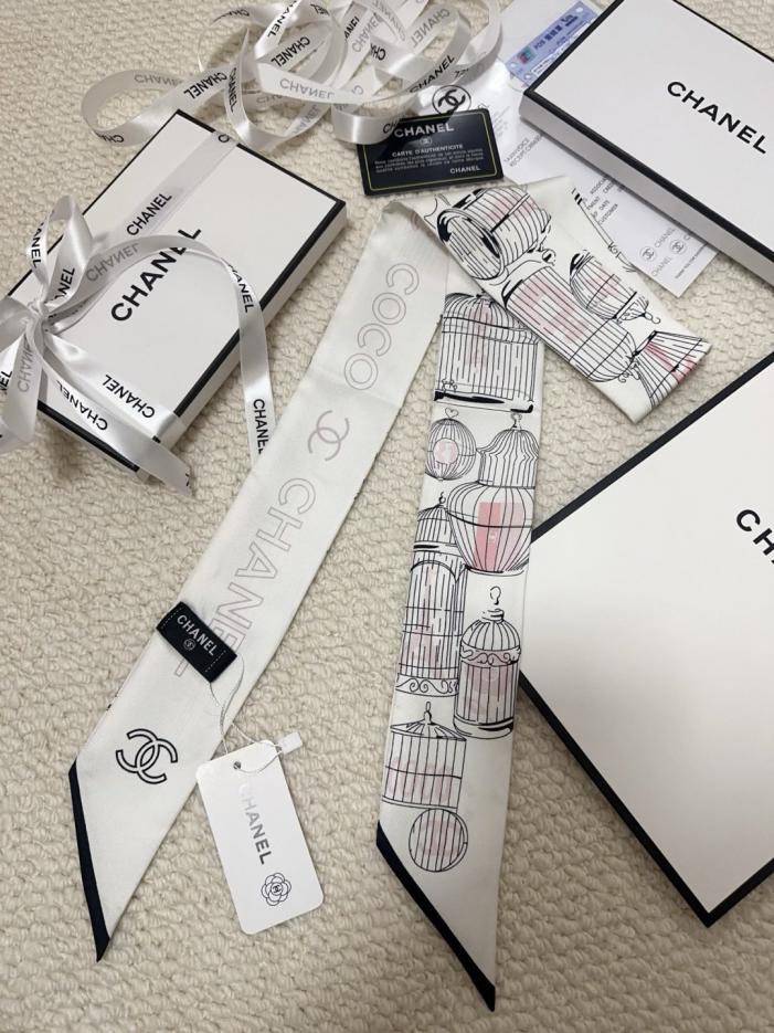 repliche,replica,perfette,siti di,affidabili,migliori siti,dove comprare,1:1,scarpe da ginnastica Mini foulard Chanel Twilly (QS4G83)