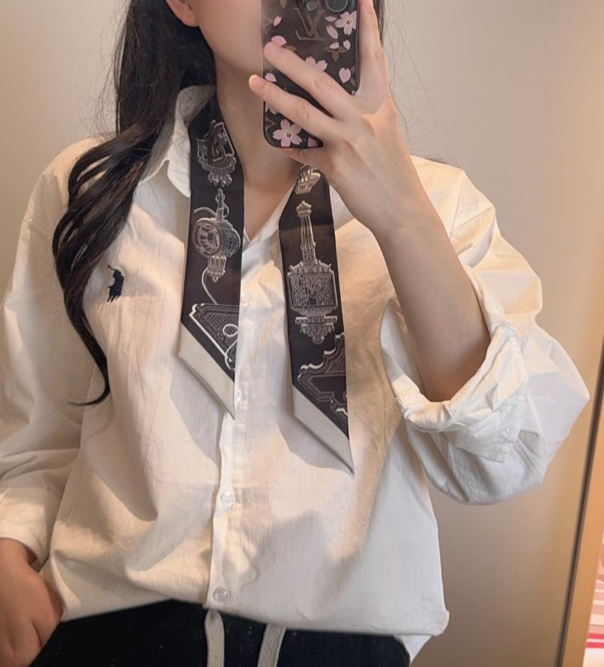 repliche,replica,perfette,siti di,affidabili,migliori siti,dove comprare,1:1,scarpe da ginnastica Squisito lampadario; nastro in seta twill pesante 18 momme; il nuovo design Twilly di Hermès, realizzato in seta twill di prima qualità (HJ5YVJ)