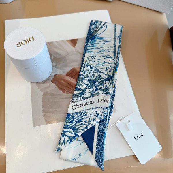 La nuovissima fascia per capelli a doppio strato di Dior (LYCXA5)