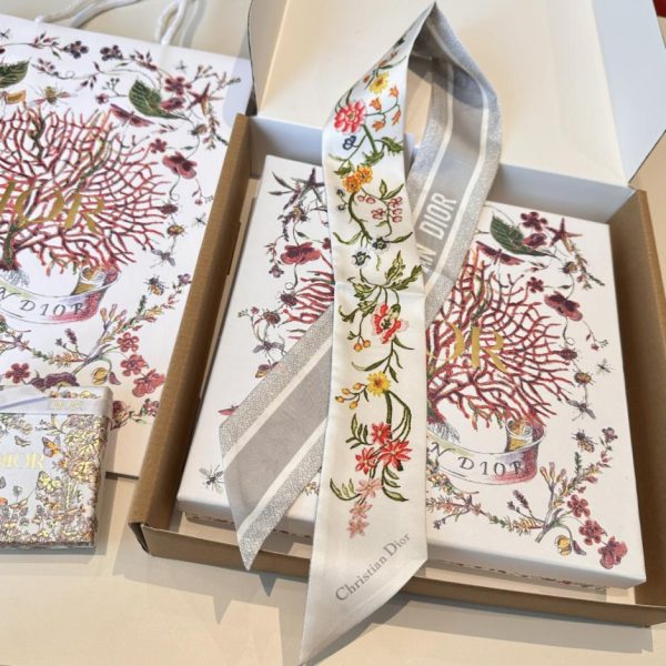 repliche,replica,perfette,siti di,affidabili,migliori siti,dove comprare,1:1,scarpe da ginnastica L’ultima fascia per capelli a doppio strato con motivo floreale di Dior (6Y23GX)