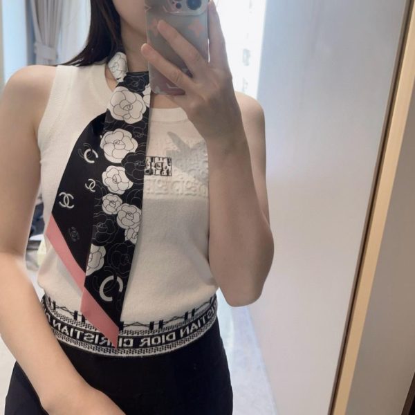 repliche,replica,perfette,siti di,affidabili,migliori siti,dove comprare,1:1,scarpe da ginnastica È arrivata la mini sciarpa Twilly di Chanel! Un vero gioiello firmato Chanel (XZTTK7)
