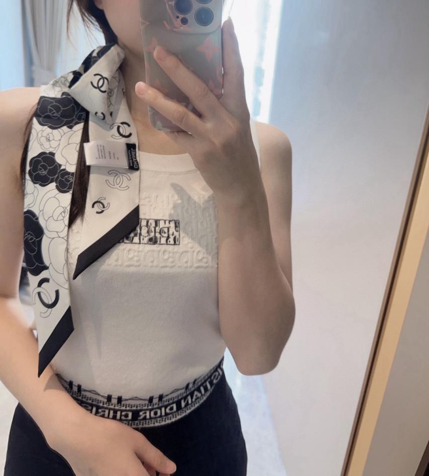 repliche,replica,perfette,siti di,affidabili,migliori siti,dove comprare,1:1,scarpe da ginnastica È arrivata la mini sciarpa Twilly di Chanel! Un vero gioiello firmato Chanel (Z9UD23)