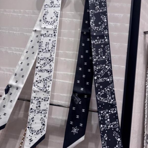repliche,replica,perfette,siti di,affidabili,migliori siti,dove comprare,1:1,scarpe da ginnastica È arrivata la mini sciarpa Twilly di Chanel! La scritta Chanel in stile cartone animato è davvero adorabile (ELGXTL).