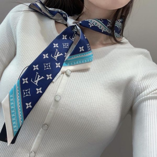 repliche,replica,perfette,siti di,affidabili,migliori siti,dove comprare,1:1,scarpe da ginnastica La nuovissima fascia per capelli a doppio strato di LV: versatile, può essere usata come cravatta, papillon o nastro (3KOB8O)