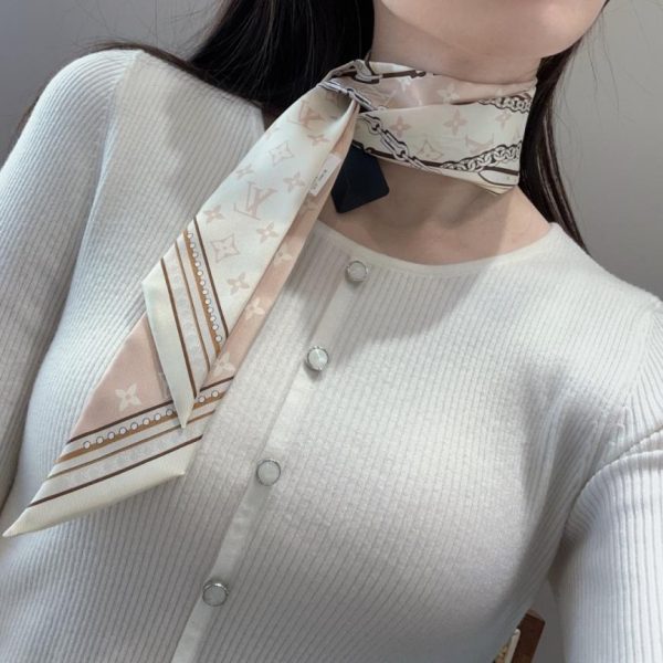 Il nuovo elastico per capelli a doppio strato di LV: versatile, può essere usato come cravatta, papillon o nastro (4357ZS)