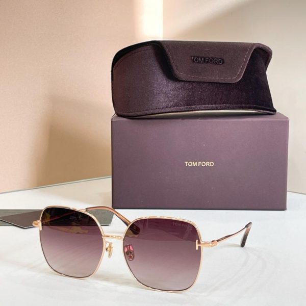 repliche,replica,perfette,siti di,affidabili,migliori siti,dove comprare,1:1,scarpe da ginnastica Occhiali da sole Tom Ford, modello TF1250 (CLR2FC)