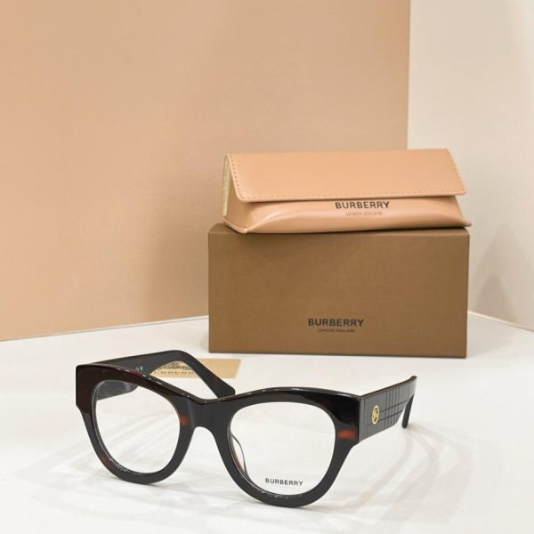 repliche,replica,perfette,siti di,affidabili,migliori siti,dove comprare,1:1,scarpe da ginnastica La montatura per occhiali da vista Burberry, modello BE 4477 (EKDMHW), può essere dotata di lenti graduate.