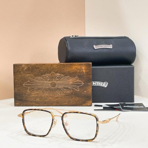 La montatura per occhiali Chrome Hearts, MODELLO CH8209 (HZYIFE), è adatta al montaggio di lenti graduate.