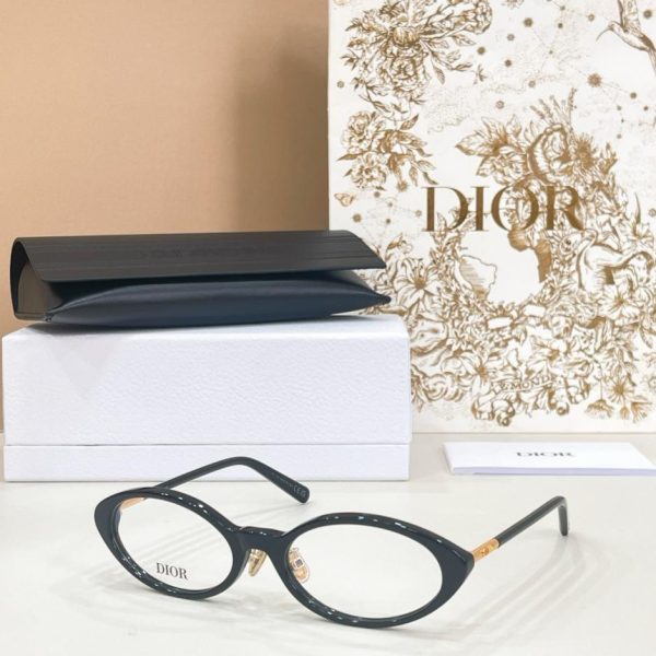 Le montature per occhiali DIOR possono essere dotate di lenti graduate: MODELLO Mini CD R8F (WDL7U0)