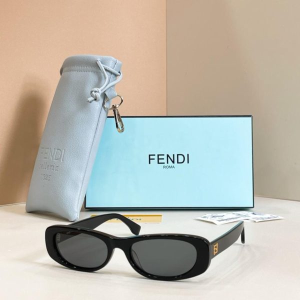 Occhiali da sole FENDI MODELLO FE40183I(5WJGZ5)