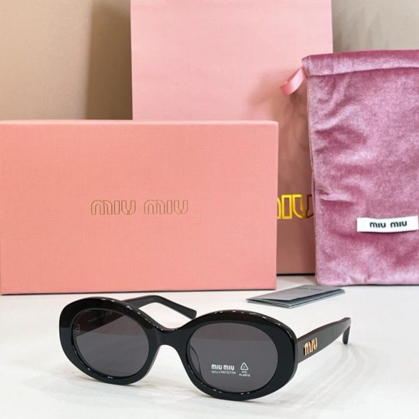 Occhiali da sole MIUMIU modello SMU 109Z (S745SX)