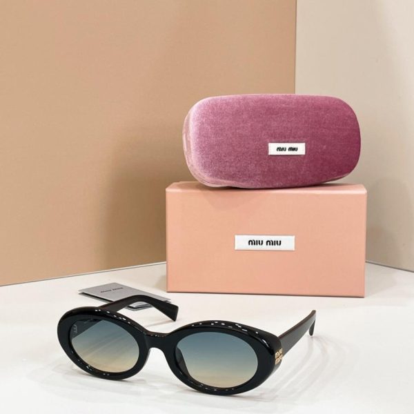 MIU MIU Occhiali da sole MODELLO MU B09S(GVYNZM)