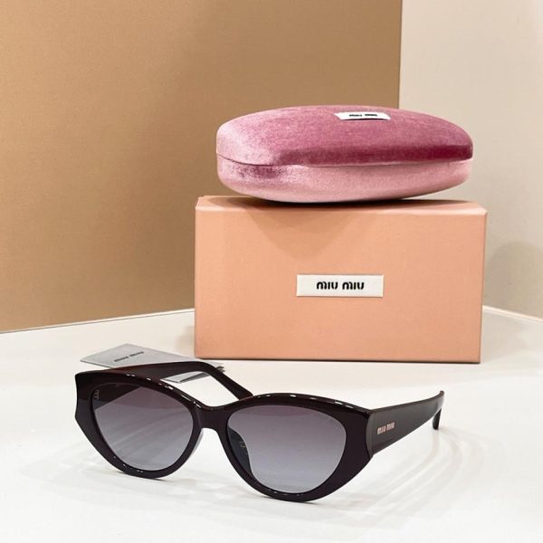 Occhiali da sole MIUMIU modello SMU 61WS (Y2T1XD)