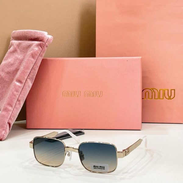 Occhiali da sole MIUMIU MODELLO SMUB54S (KTUKNC)