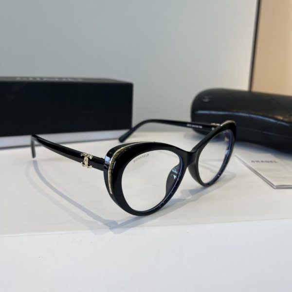 repliche,replica,perfette,siti di,affidabili,migliori siti,dove comprare,1:1,scarpe da ginnastica I nuovi occhiali da sole cat-eye di Chanel (WQ4W7J)
