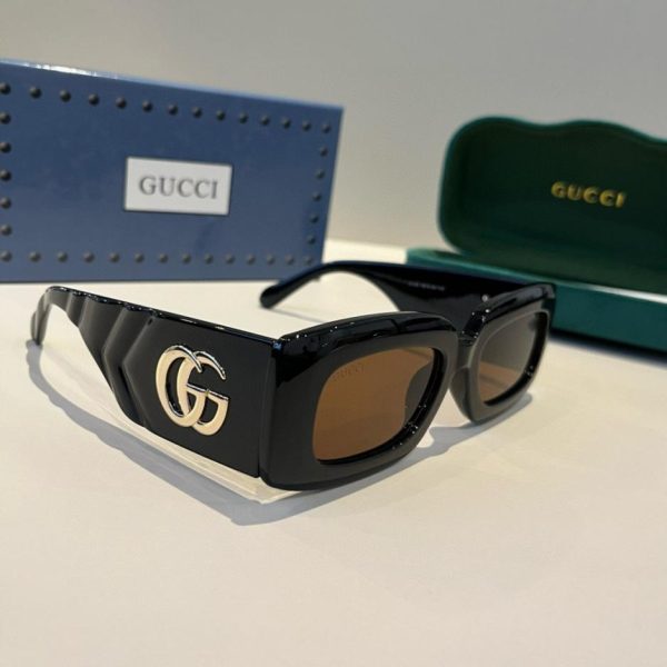 repliche,replica,perfette,siti di,affidabili,migliori siti,dove comprare,1:1,scarpe da ginnastica La collezione ufficiale di Gucci per la primavera anticipata presenta gli ultimi modelli di occhiali da sole oversize indossati da numerose celebrità (DRN5IU).
