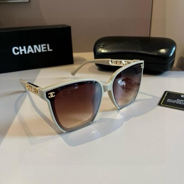 repliche,replica,perfette,siti di,affidabili,migliori siti,dove comprare,1:1,scarpe da ginnastica Eleganti occhiali da sole Chanel, lo stesso modello indossato dalle blogger (FMNBOM)
