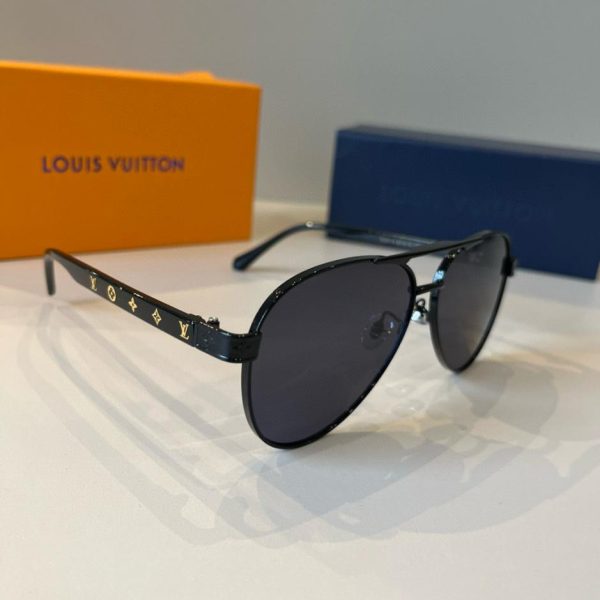 repliche,replica,perfette,siti di,affidabili,migliori siti,dove comprare,1:1,scarpe da ginnastica I nuovissimi occhiali da sole unisex di Louis Vuitton (N5SLVG)