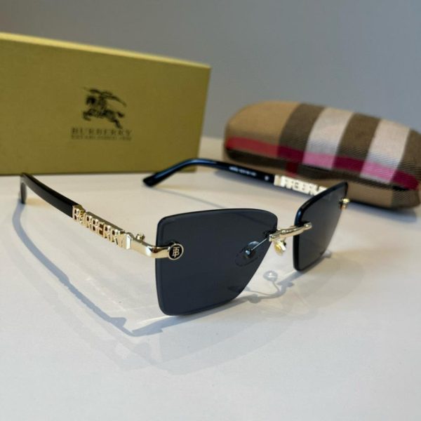 repliche,replica,perfette,siti di,affidabili,migliori siti,dove comprare,1:1,scarpe da ginnastica I nuovi occhiali da sole integrati per la guida di Burberry sono un accessorio indispensabile per qualsiasi uscita, e molte celebrità li hanno indossati. (OOOMNC)