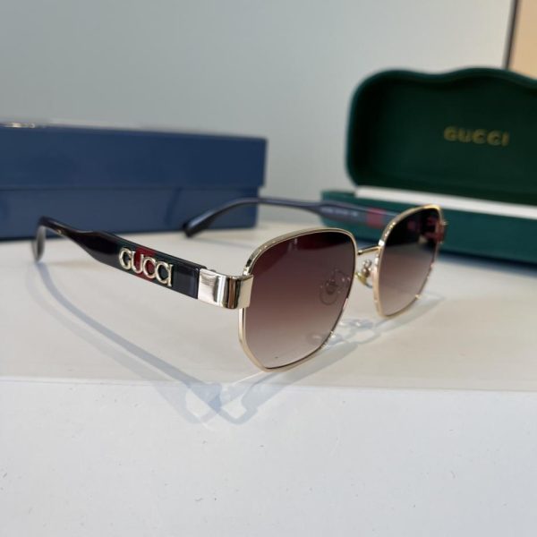 repliche,replica,perfette,siti di,affidabili,migliori siti,dove comprare,1:1,scarpe da ginnastica Nuovi occhiali da sole da donna Gucci, montatura oversize, stile retrò (L9MYD4)