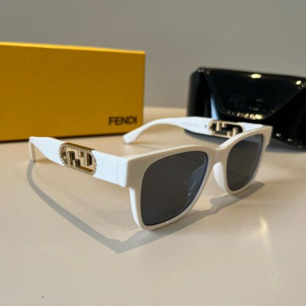 repliche,replica,perfette,siti di,affidabili,migliori siti,dove comprare,1:1,scarpe da ginnastica Occhiali da sole Fendi, modello unisex (G99QD7)
