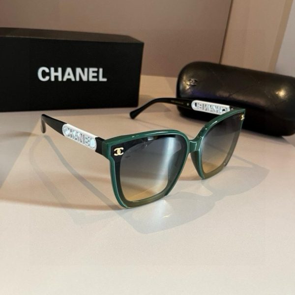 Eleganti occhiali da sole Chanel, lo stesso modello indossato dalle blogger (RRIB3F)